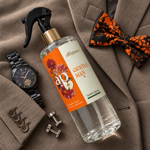 Gentleman Textile Spray AlfaPureo 500 ml na hnedobéžovom obleku s oranžovo-čiernym motýlikom, hodinkami a manžetovými gombíkmi